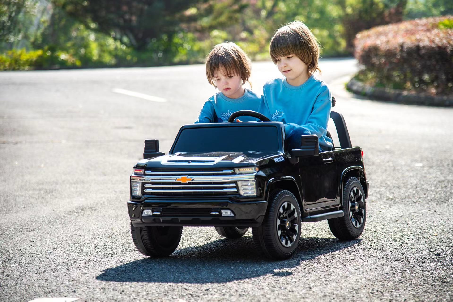 2025 Chevy Silverado 24V 4X4 2 Seater DELUXE Kids Ride On Car with Remote Control