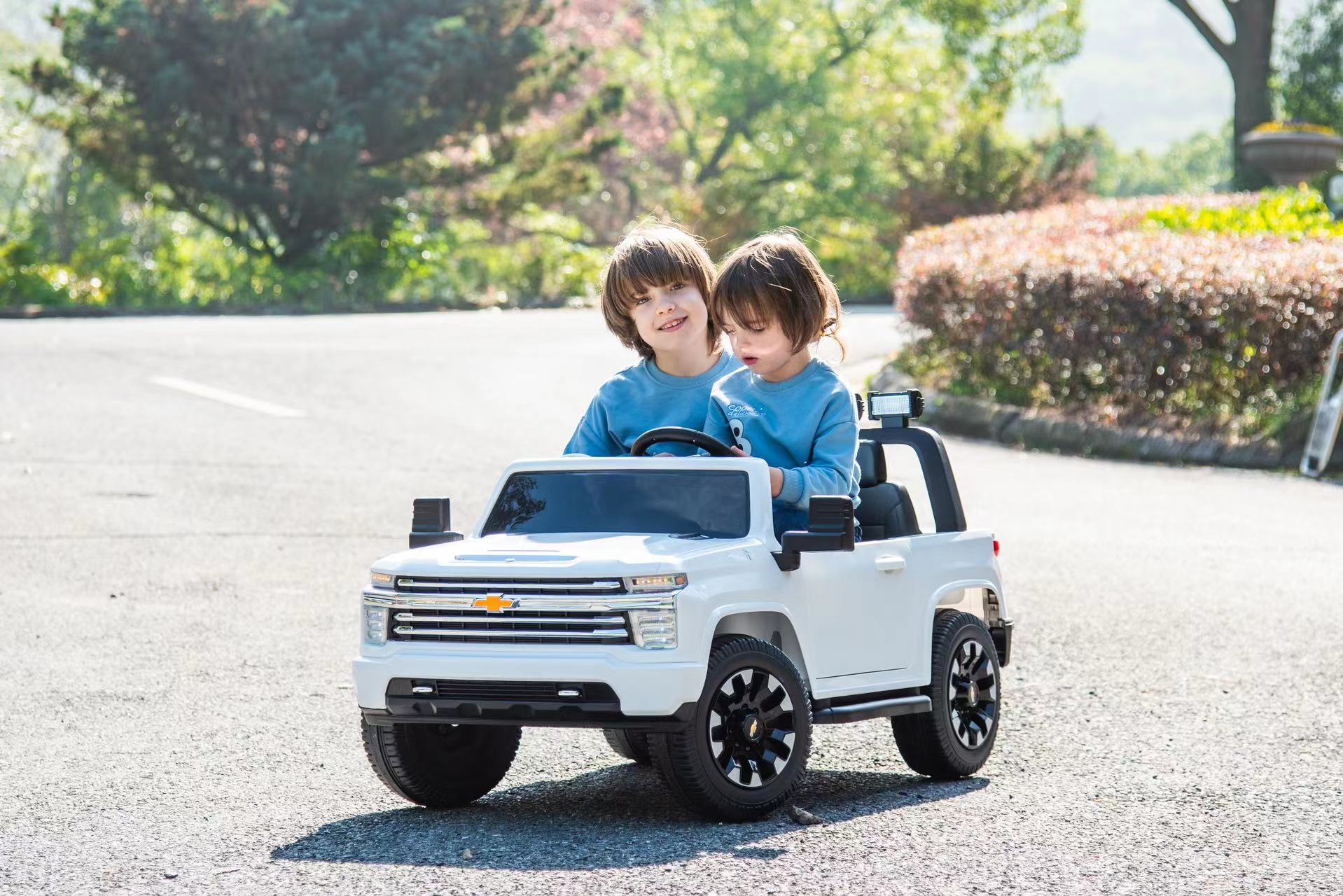 2025 Chevy Silverado 24V 4X4 2 Seater DELUXE Kids Ride On Car with Remote Control
